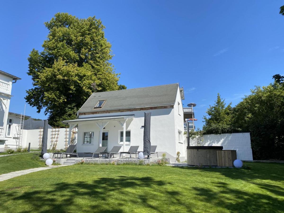 Villa Jenny - Ferienappartement 1 Mit Meerblick Sassnitz Exterior photo
